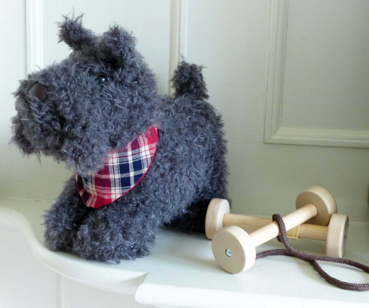 Scottie Dog Pull Along Toy with wheels removed